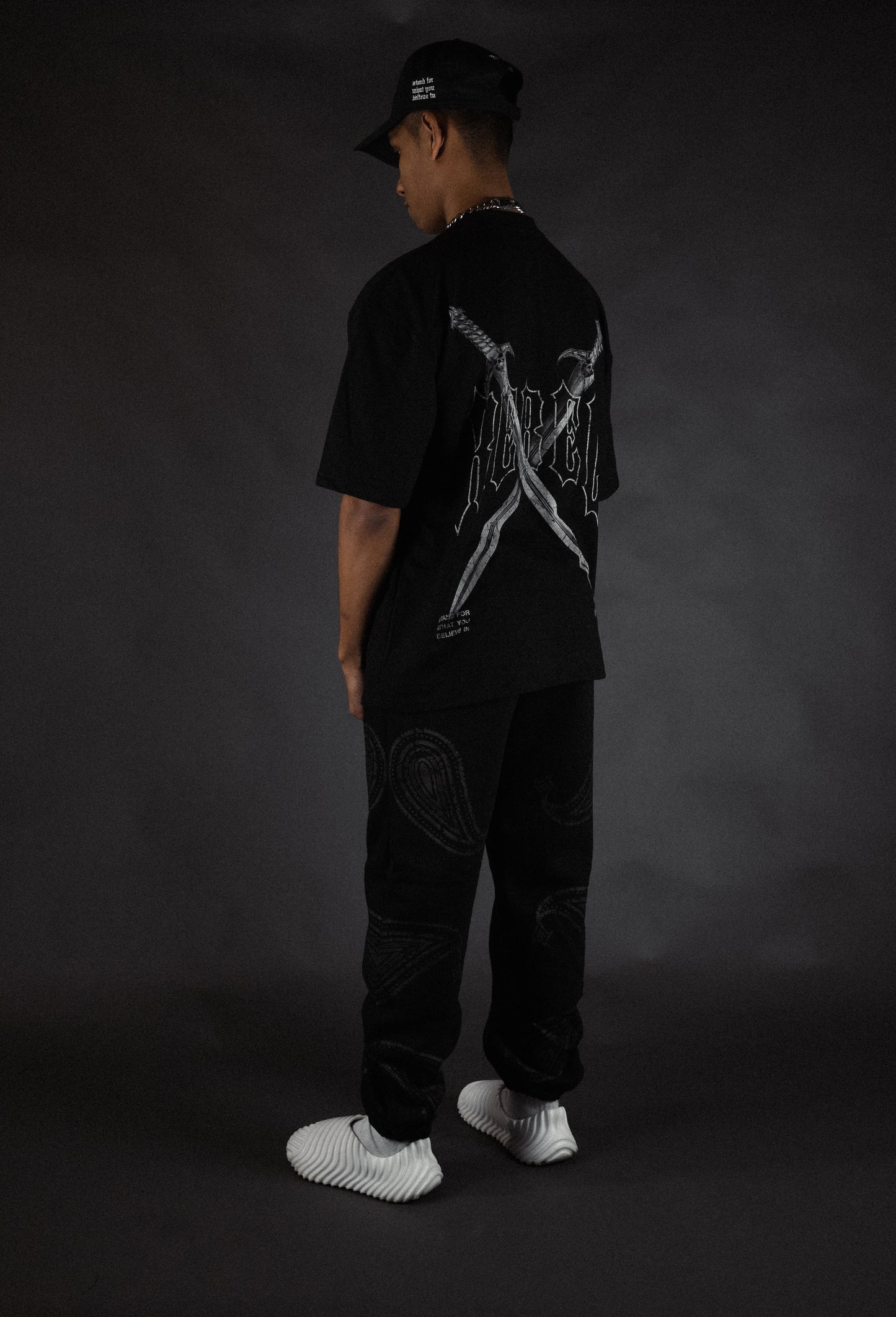 REBELETICS DISTRESSED PAISLEY SWEATPANTS - BLACK