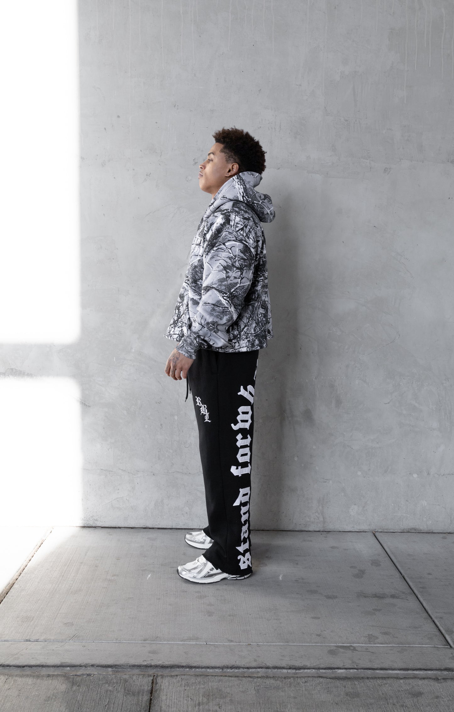 REBELETICS CROPPED TREE CAMO HOODIE - SNOW