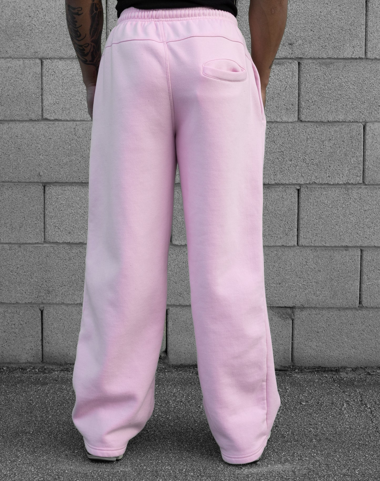 REBELETICS BAGGY SWEATPANTS - BABY PINK