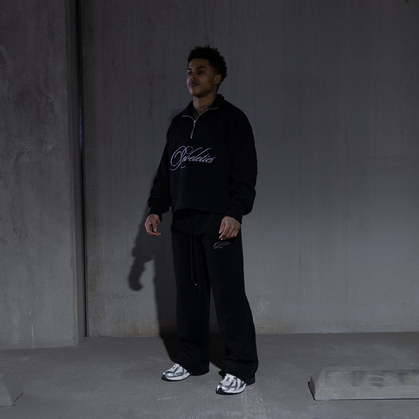 REBELETICS CROPPED QUARTER ZIP - BLACK