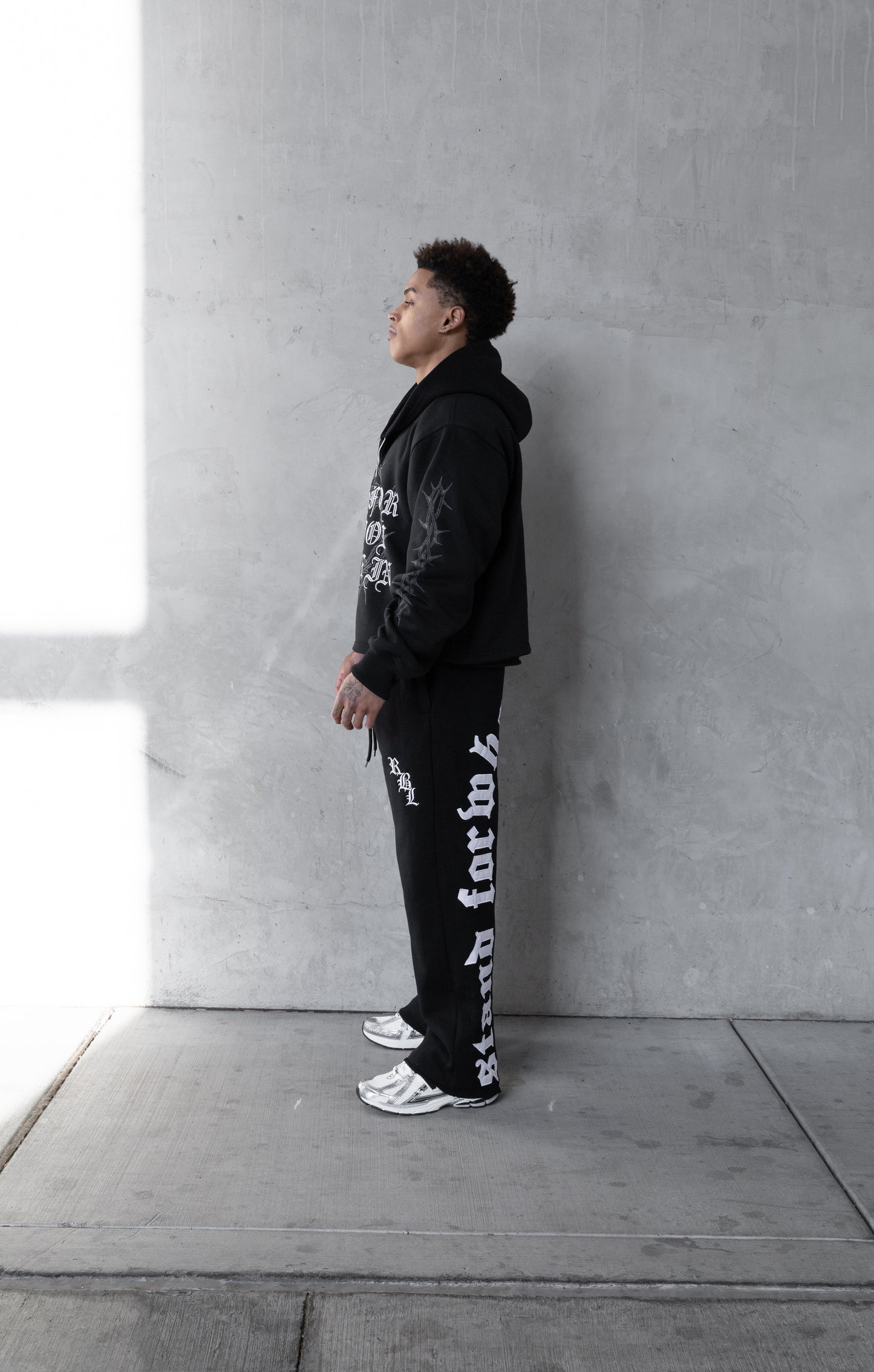 REBELETICS CROPPED ZIP-UP HOODIE - BLACK