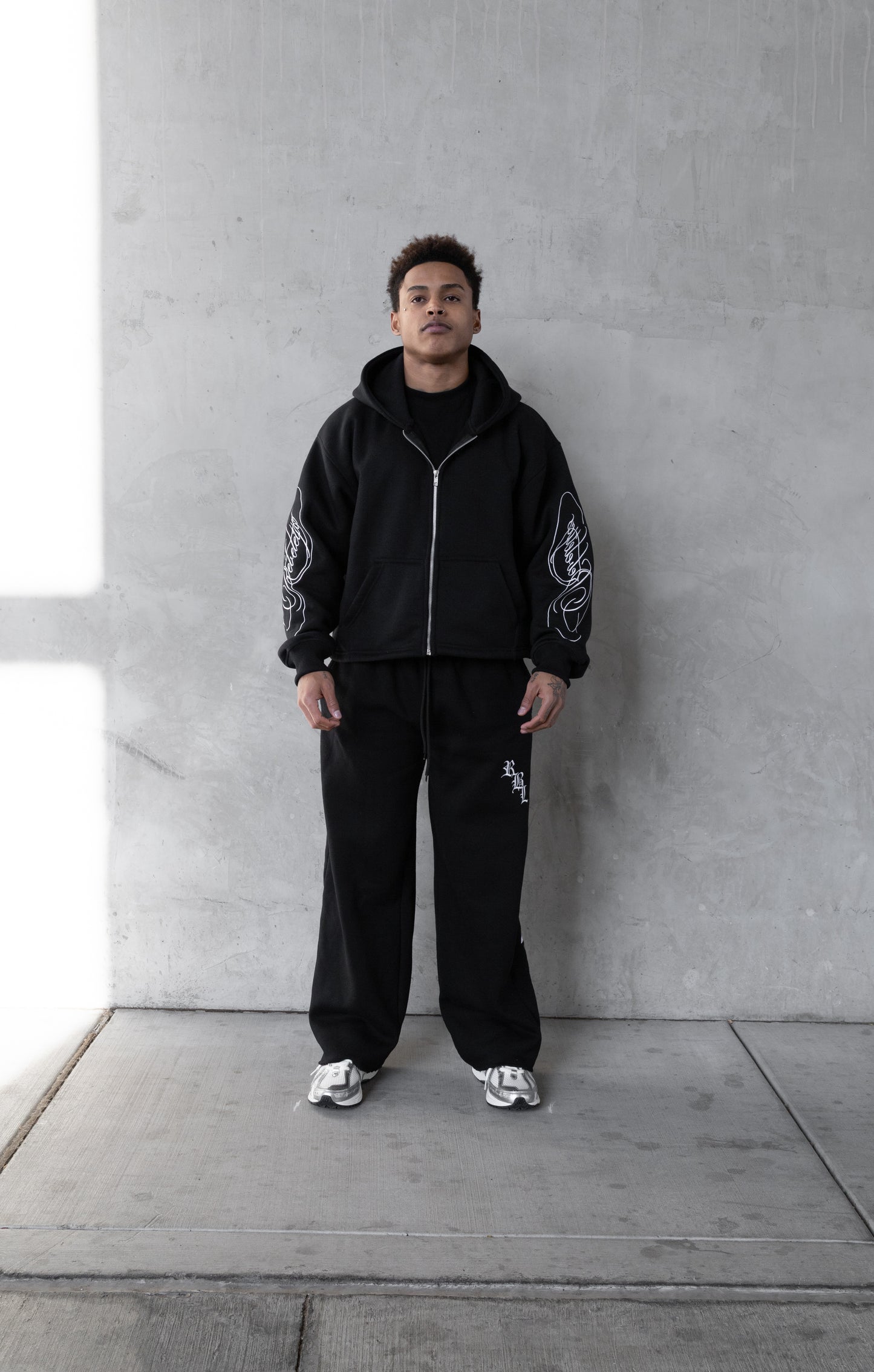 REBELETICS CROPPED ZIP-UP HOODIE - BLACK