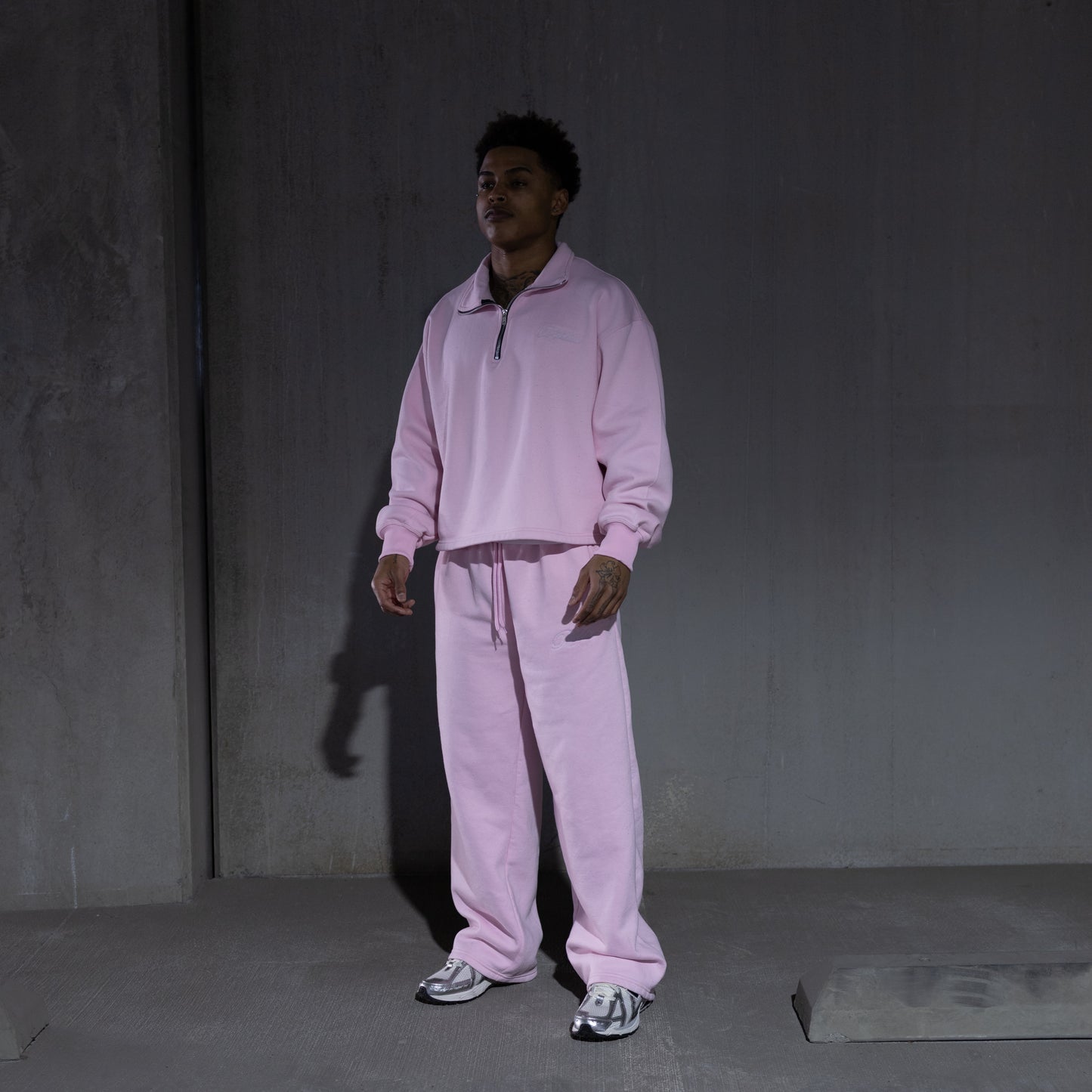 REBELETICS BAGGY SWEATPANTS - BABY PINK