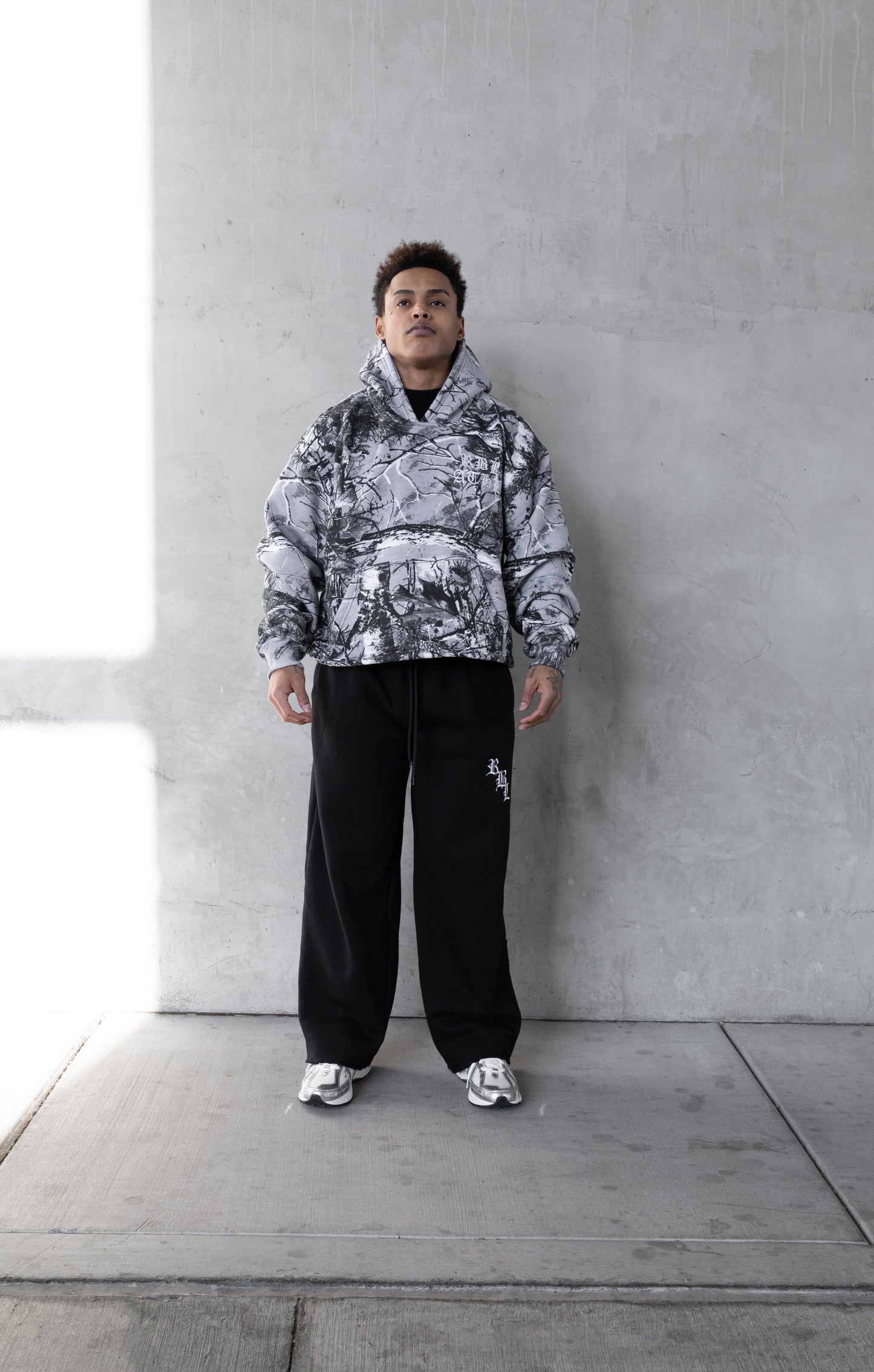 REBELETICS CROPPED TREE CAMO HOODIE - SNOW