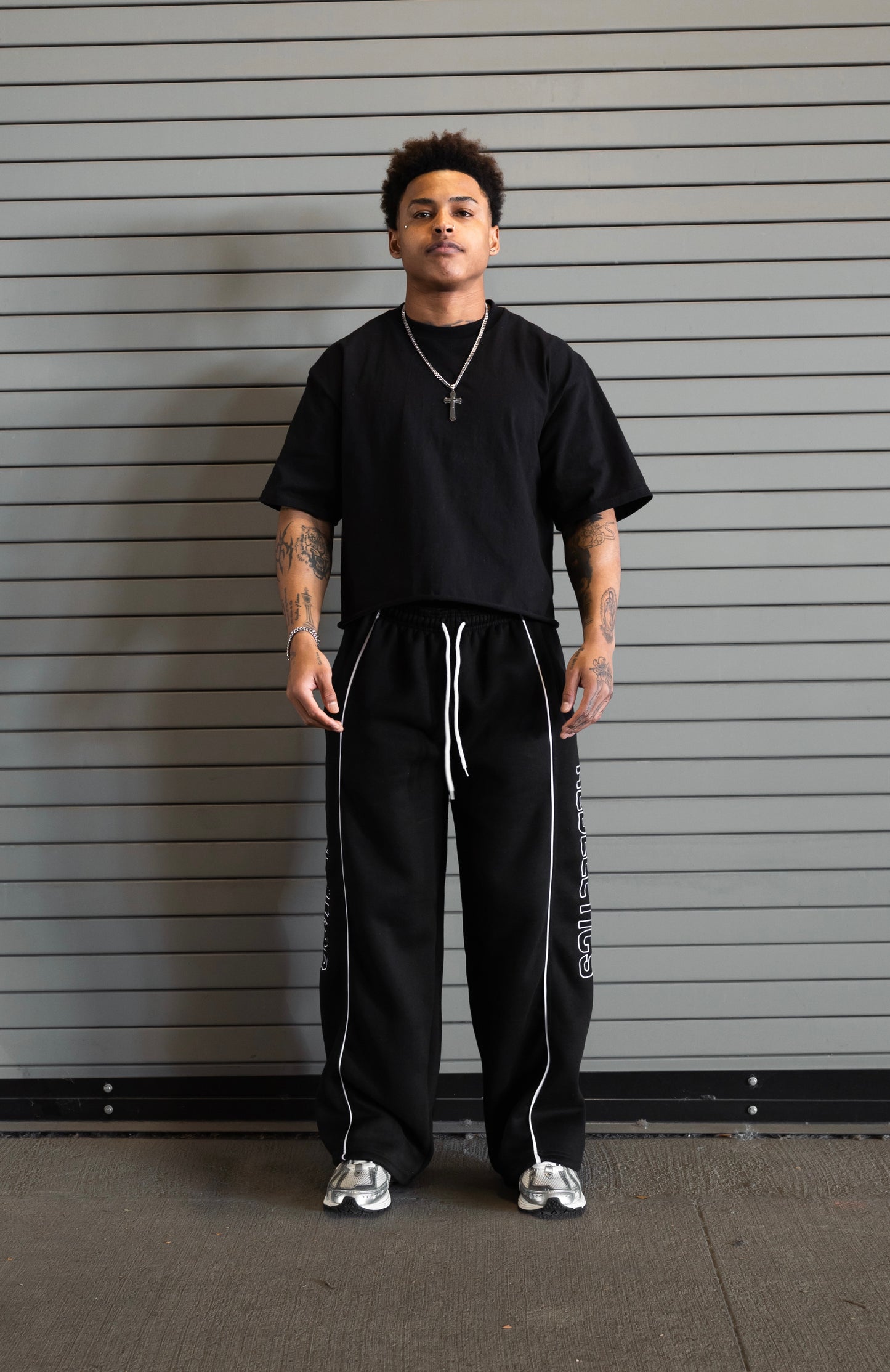 REBELETICS BAGGY SWEATPANTS - BLACK