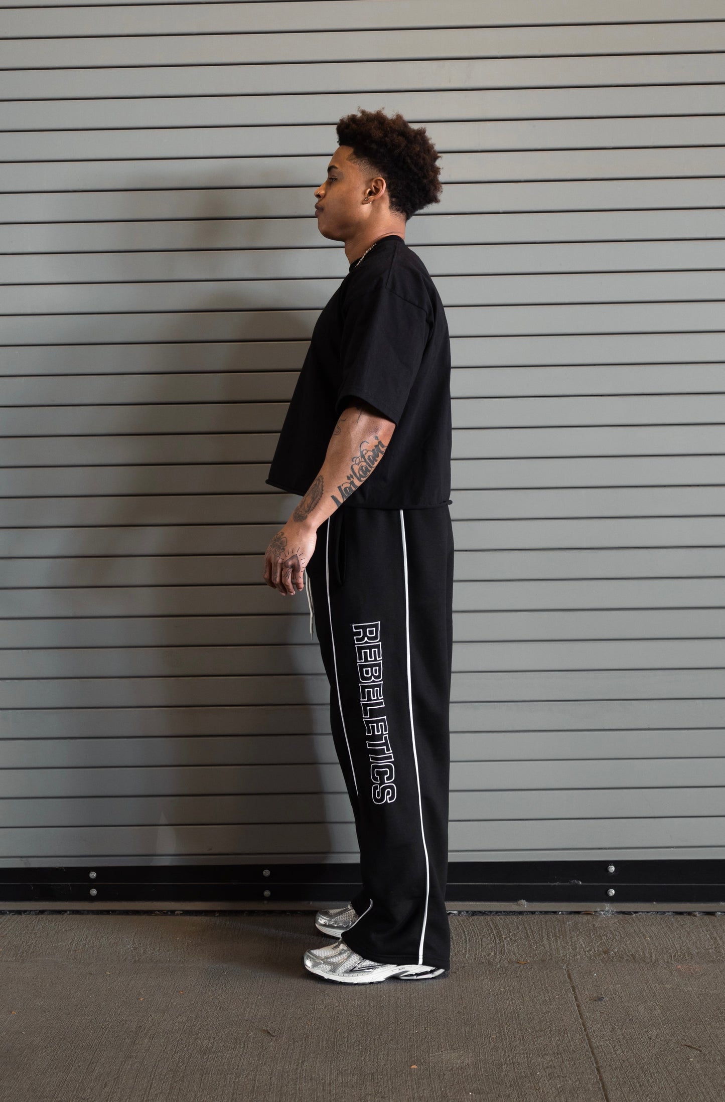 REBELETICS BAGGY SWEATPANTS - BLACK