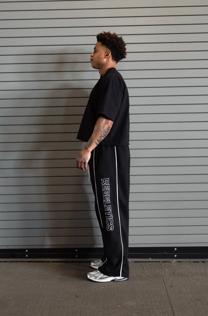 REBELETICS BAGGY SWEATPANTS - BLACK