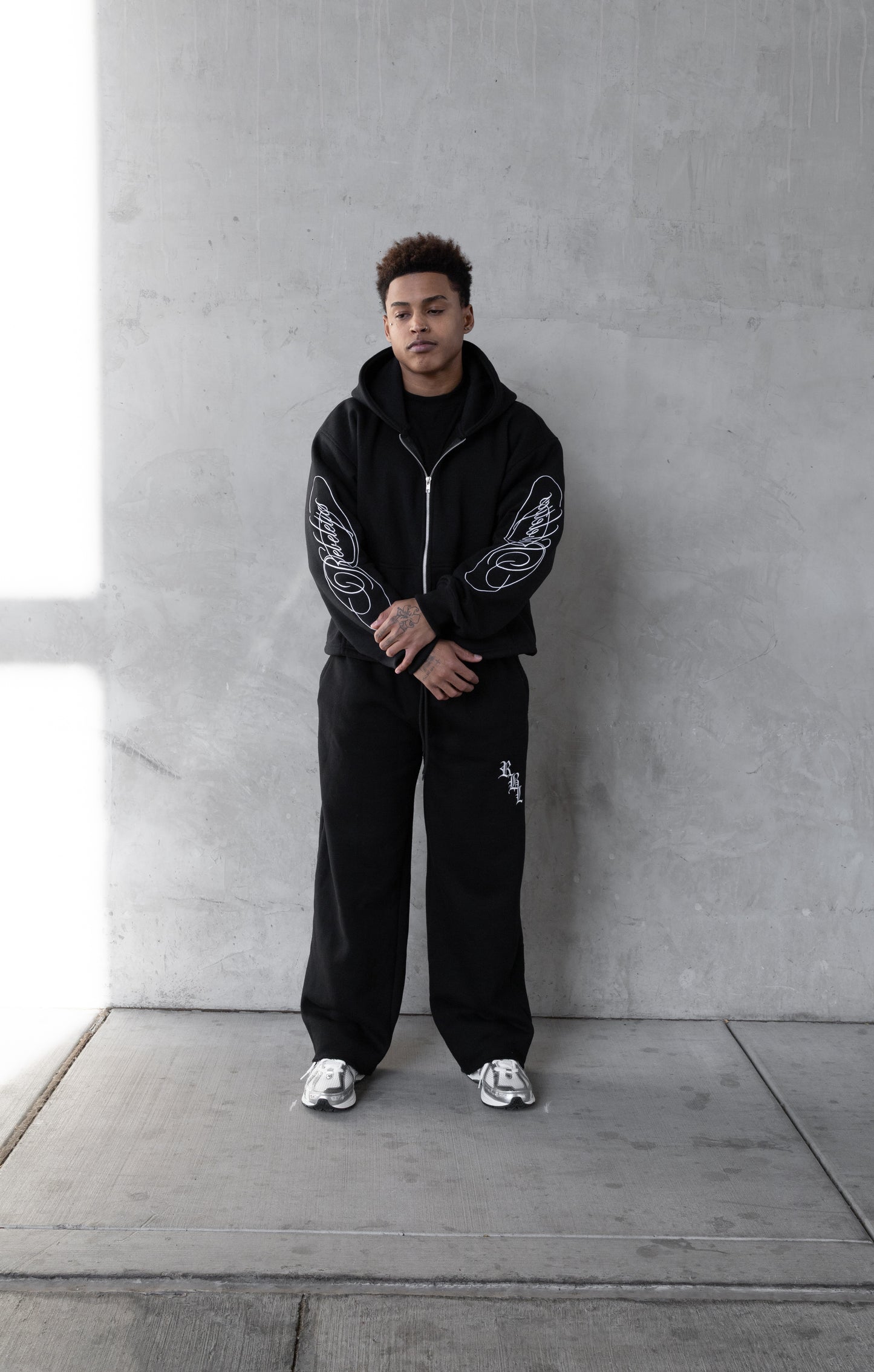 REBELETICS CROPPED ZIP-UP HOODIE - BLACK