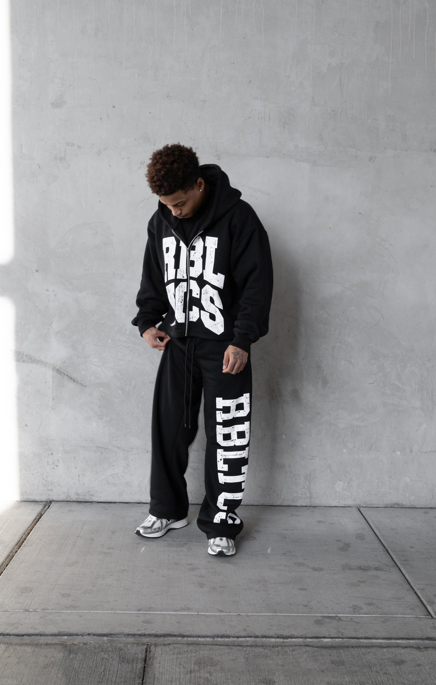 REBELETICS CROPPED ZIP-UP HOODIE - BLACK