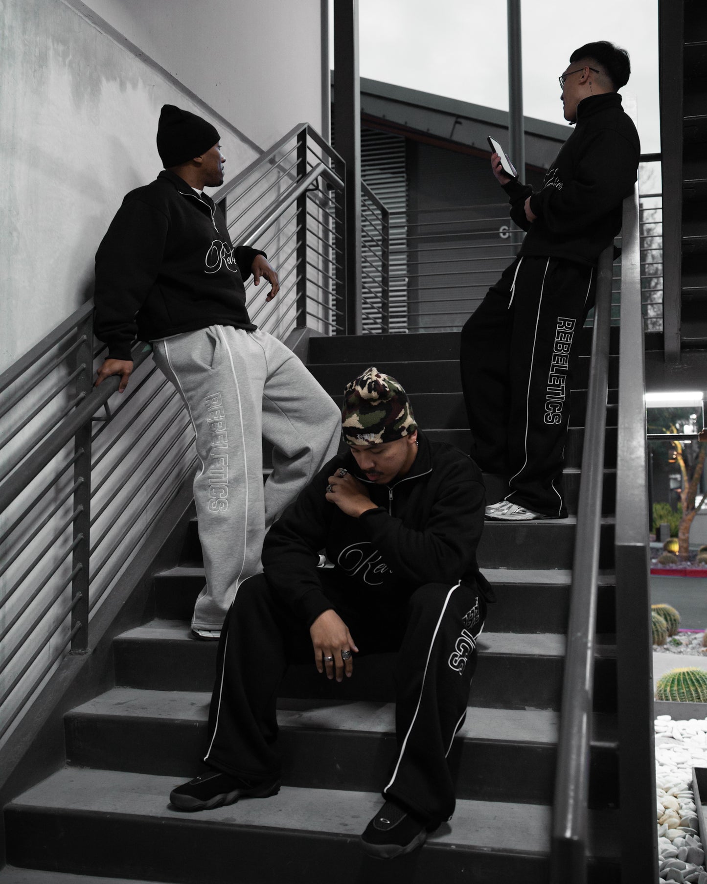 REBELETICS BAGGY SWEATPANTS - BLACK