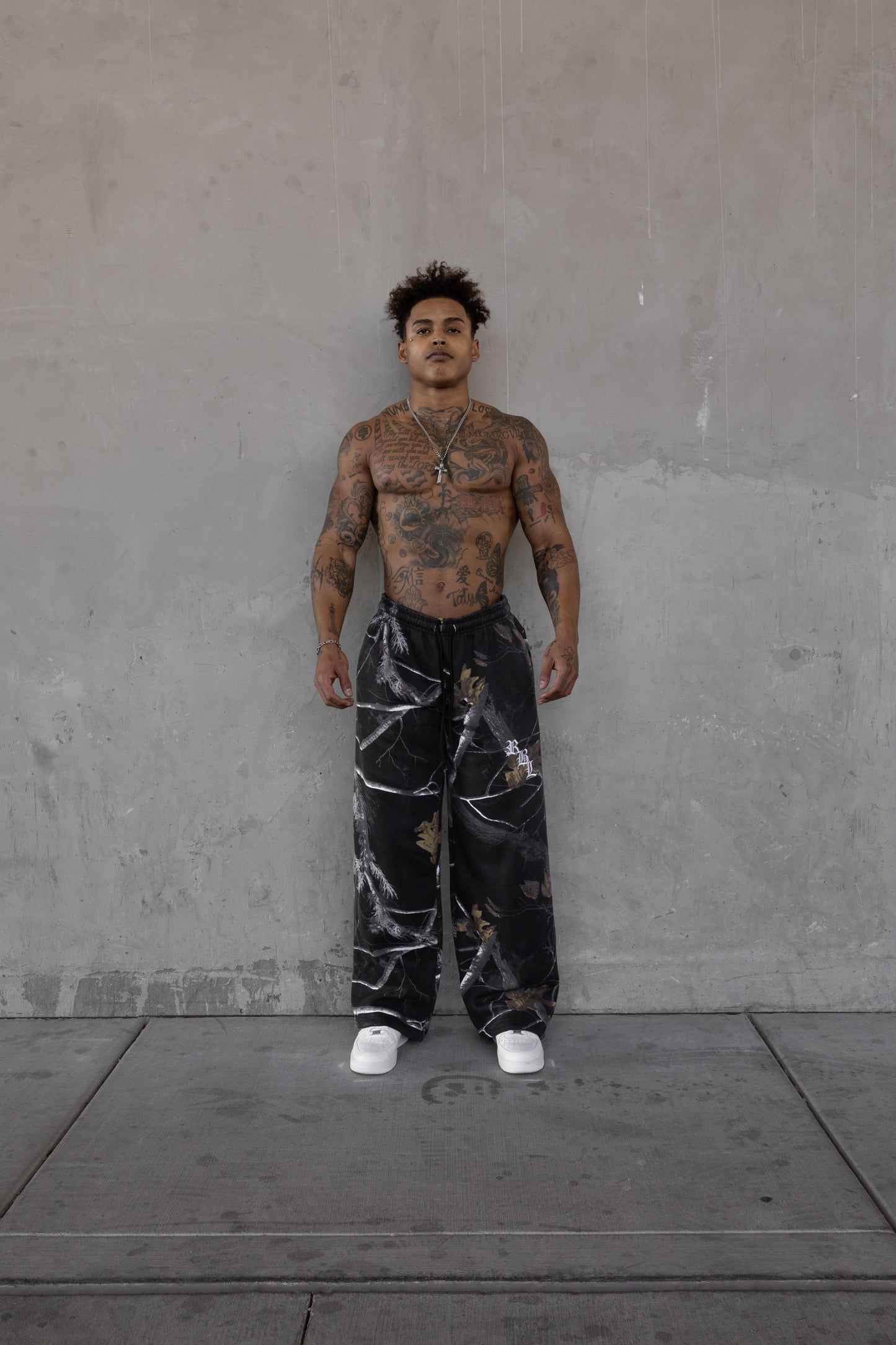 Rebeletics Baggy Sweatpants Tree Camo - Shadow Black