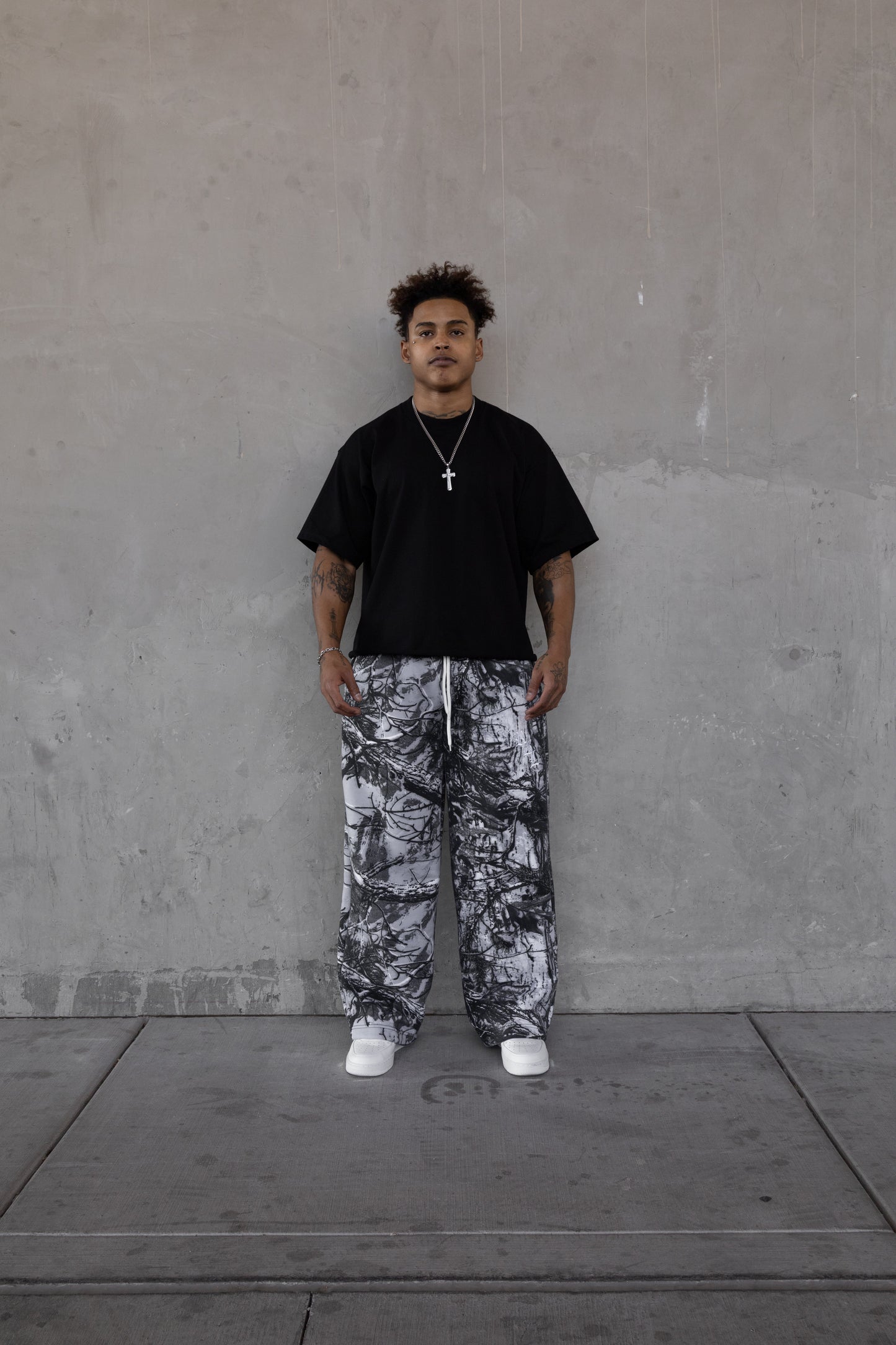 Rebeletics Baggy Sweatpants Tree Camo - Snow