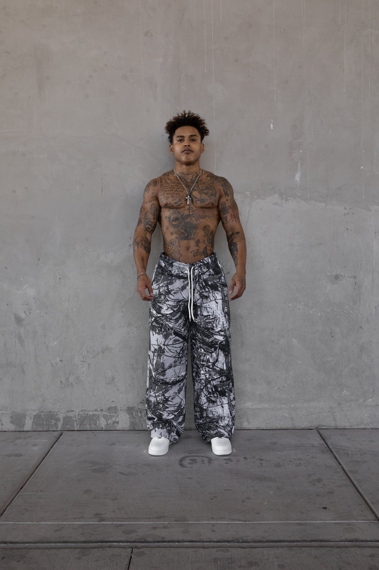 Rebeletics Baggy Sweatpants Tree Camo - Snow