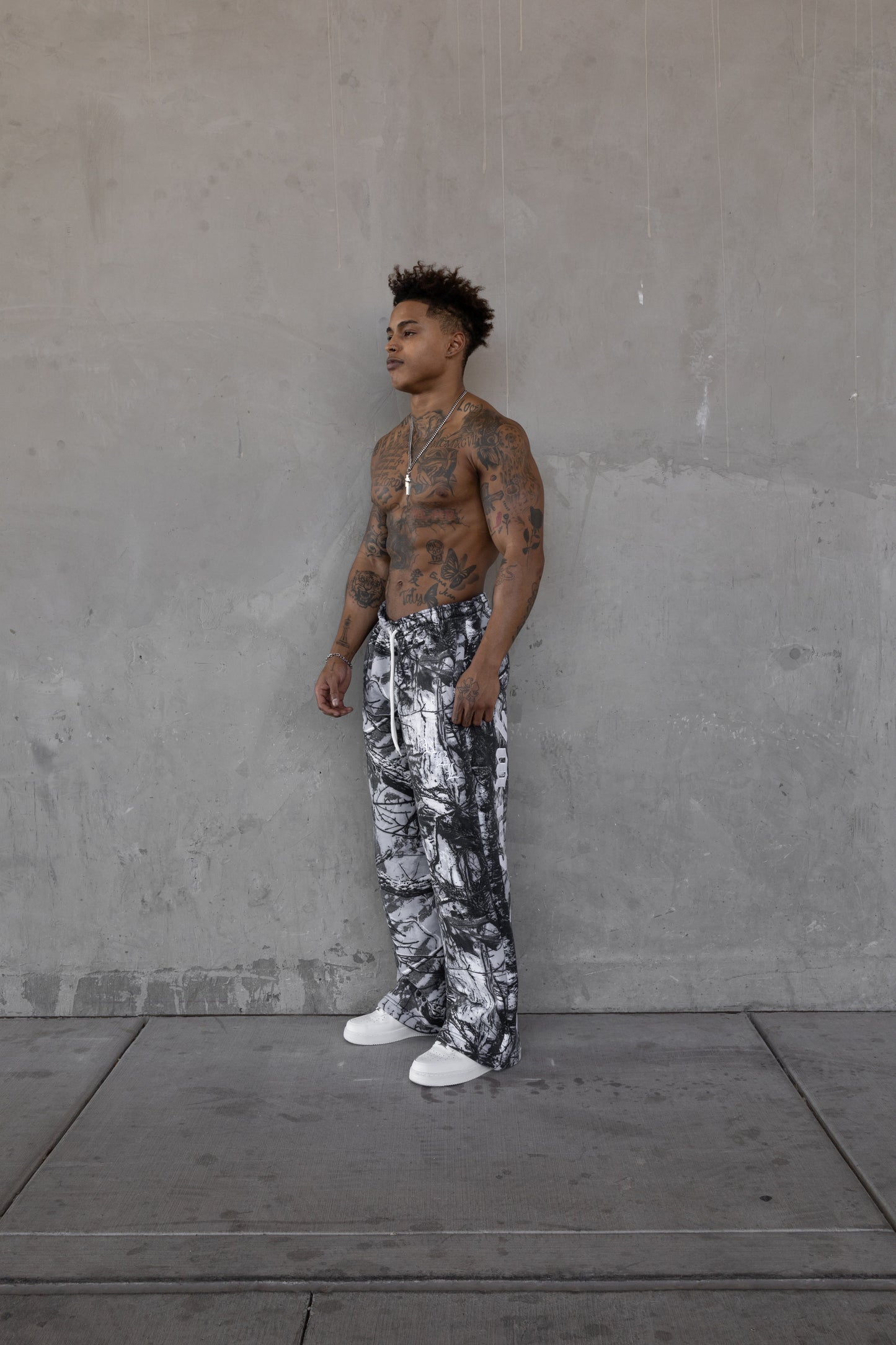 Rebeletics Baggy Sweatpants Tree Camo - Snow