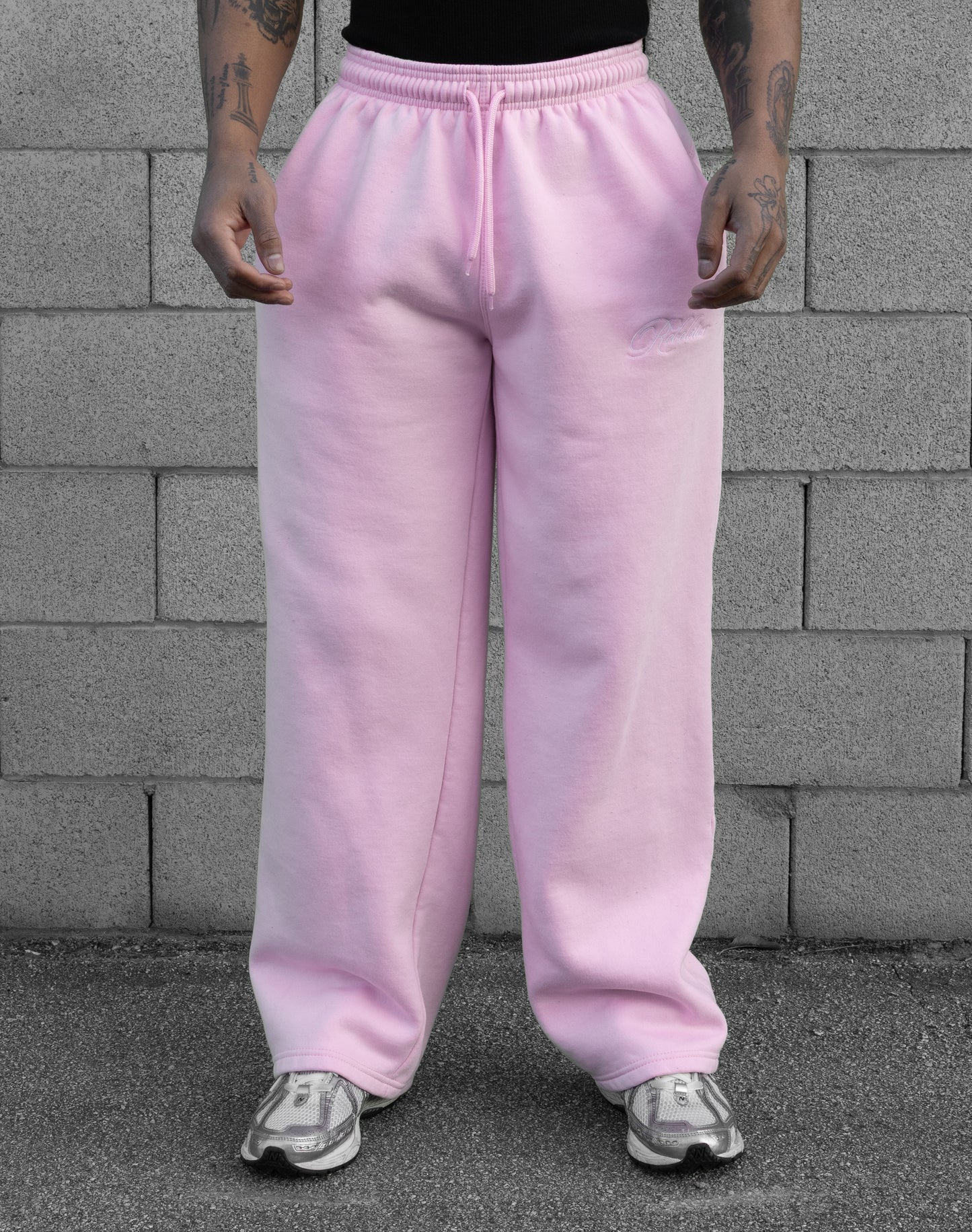 REBELETICS BAGGY SWEATPANTS - BABY PINK