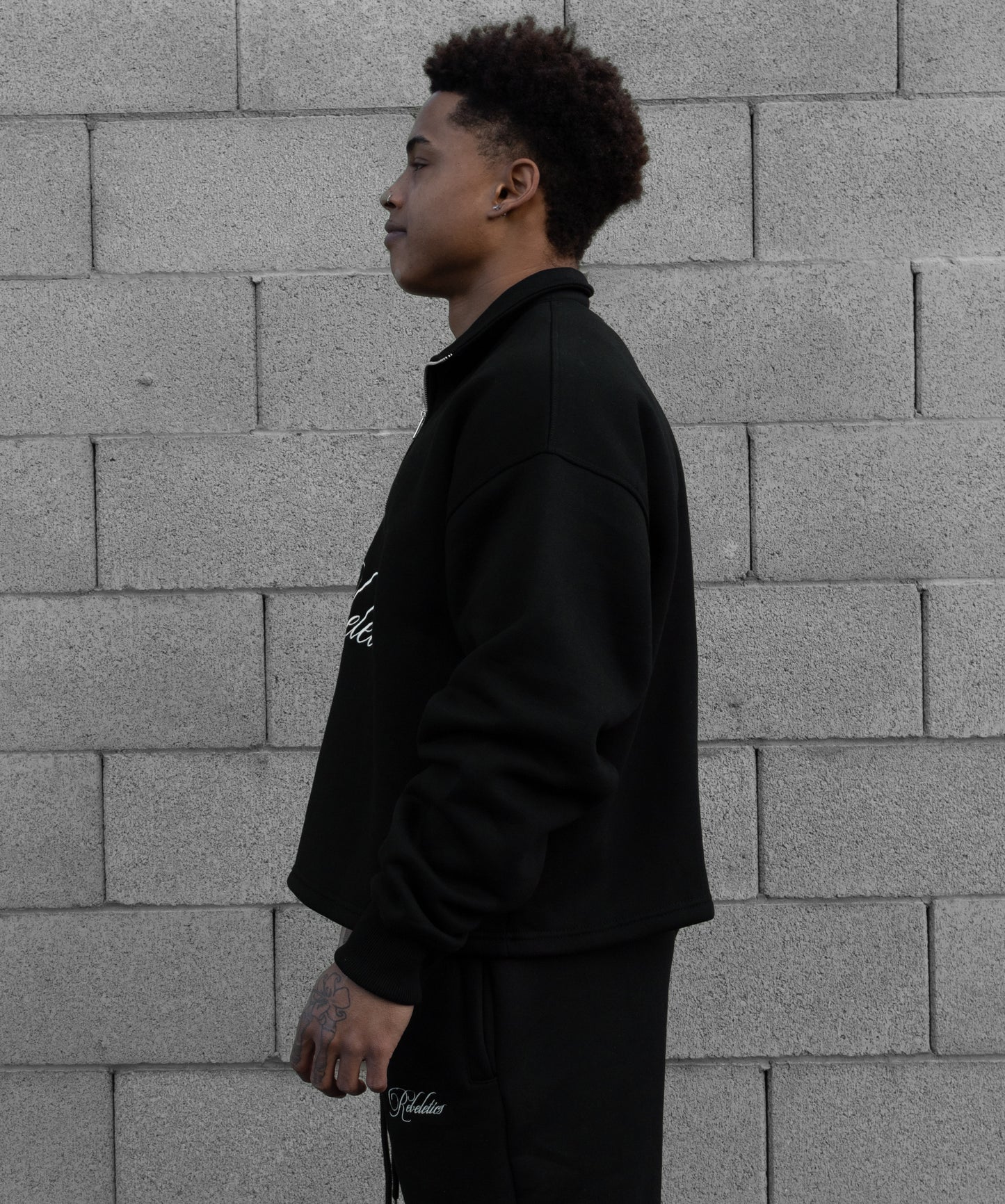 REBELETICS CROPPED QUARTER ZIP - BLACK