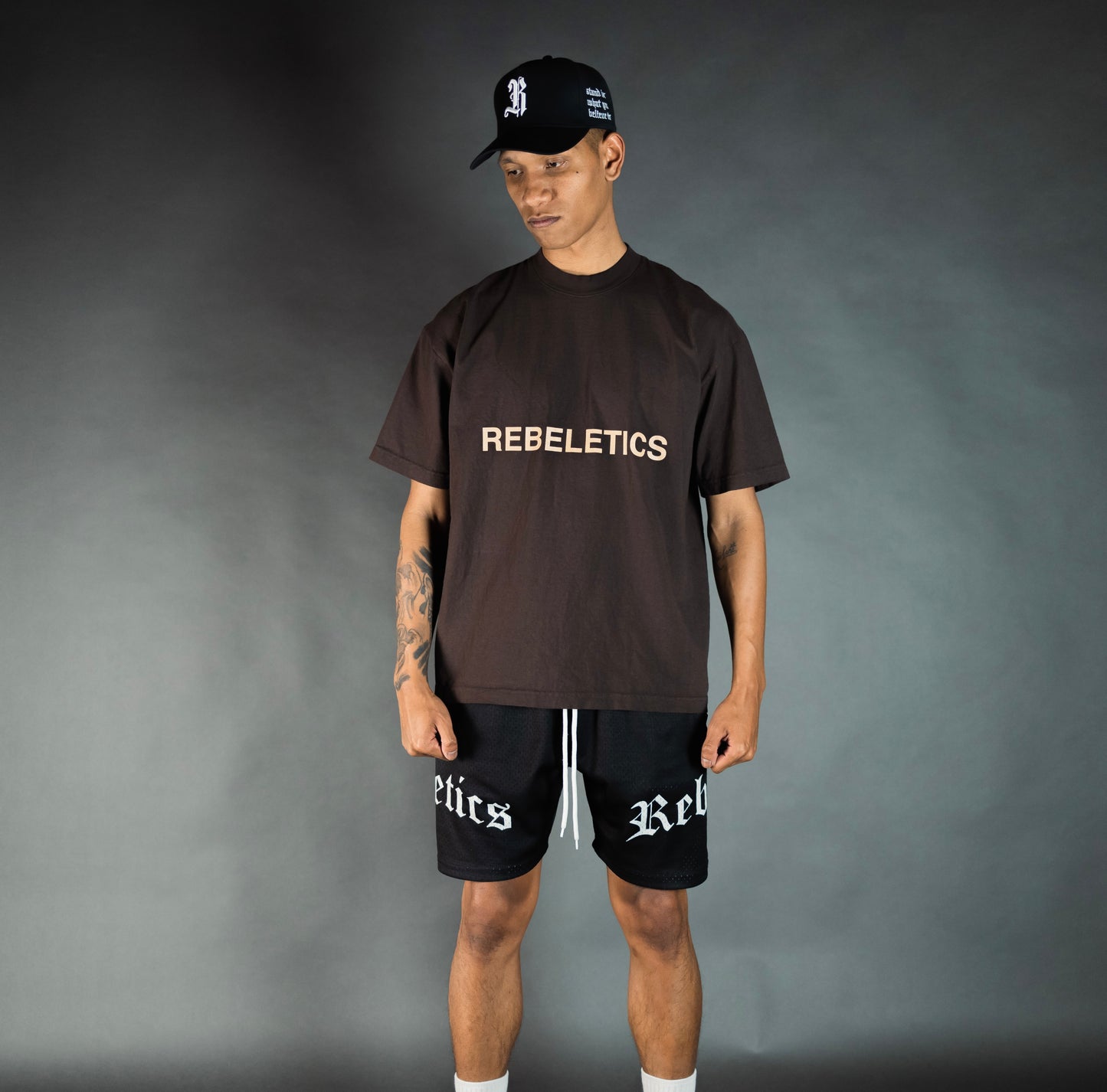 REBELETICS " RBL ATHL " T-SHIRT - CHOCOLATE