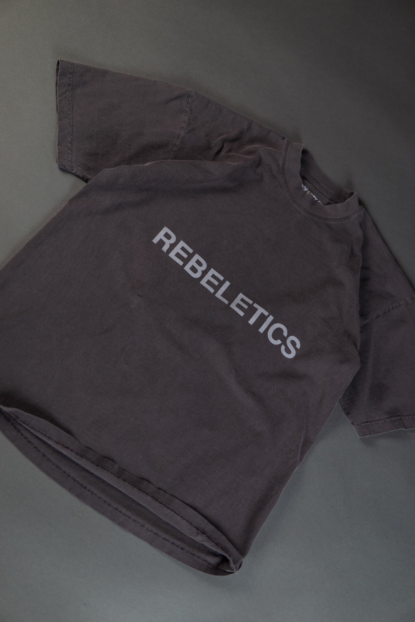 REBELETICS " RBL ATHL " T-SHIRT - VINTAGE BLACK